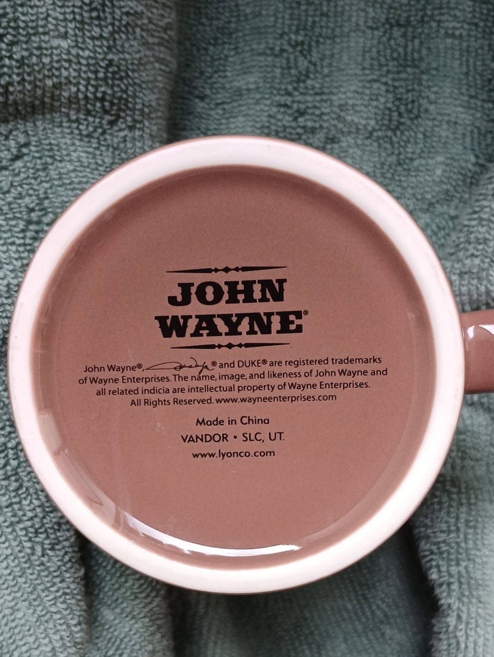 John Wayne "A Man's Got To Do..." 12 oz Brown Ceramic Coffee Tea Mug Cup - Picture 6 of 6